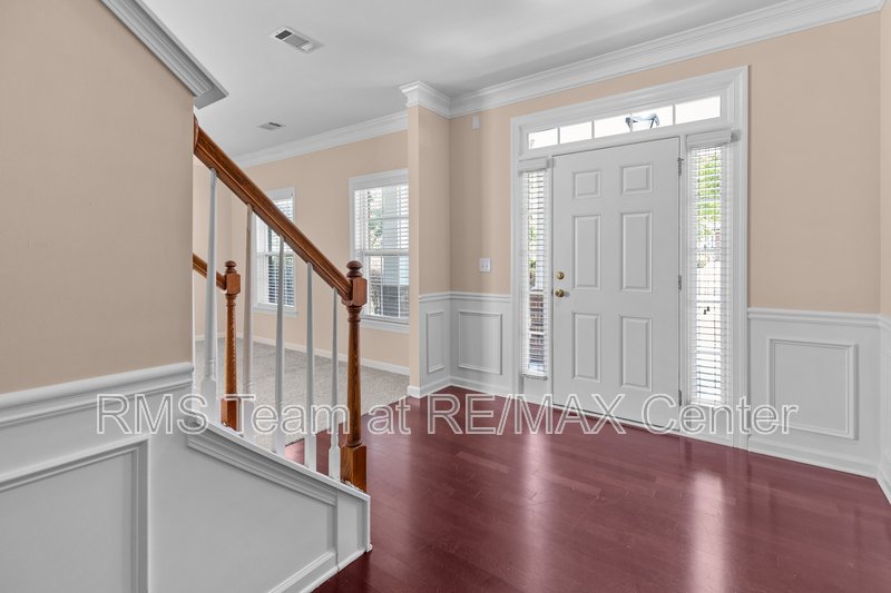 Traditional 4 Bedroom 2.5 Bath in Swim/Tennis Community! property image