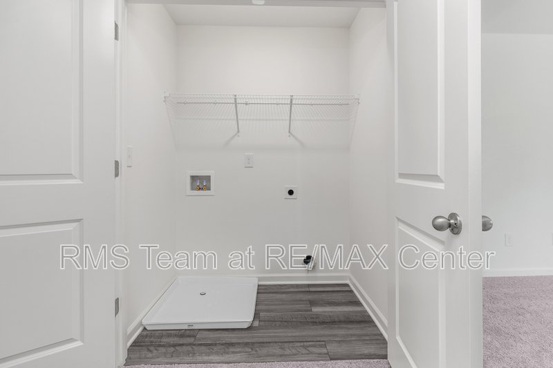 3 Bedroom, 2.5 Bathroom End Unit Townhome! property image