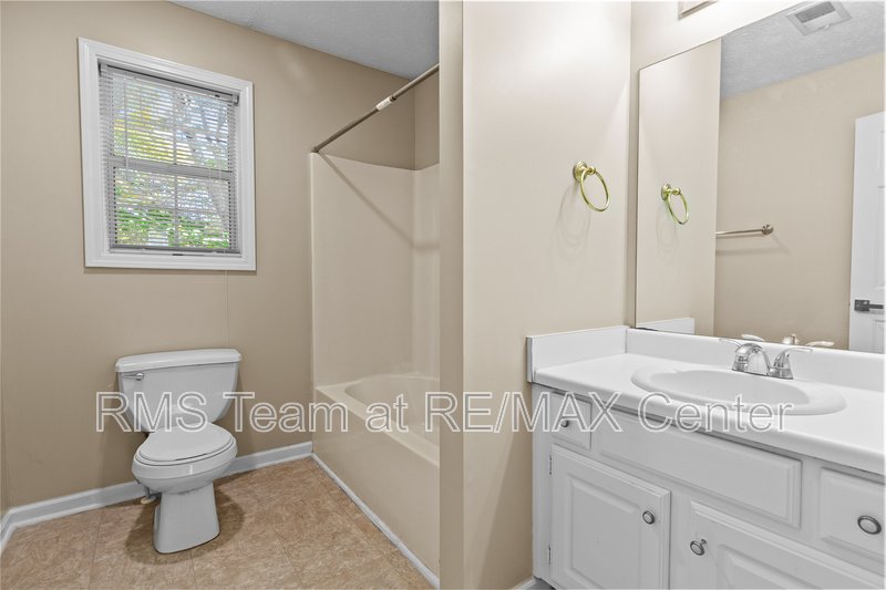 Charming 3 Bedroom, 2.5 Bathroom Home property image